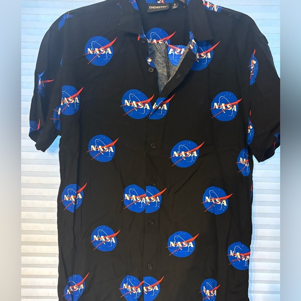 Chemistry Black NASA Logo Casual Button Down Short Sleeve Shirt - small